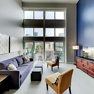 belltown-condo-unit-733.seattlehotelsites.com/